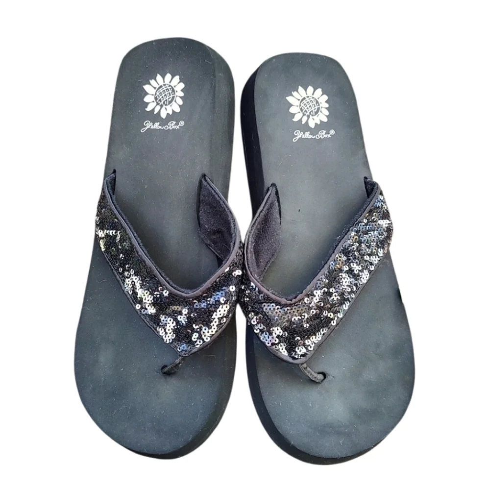 Yellow Box Chamomile Style Gray Flip Flops - Picture 2 of 3